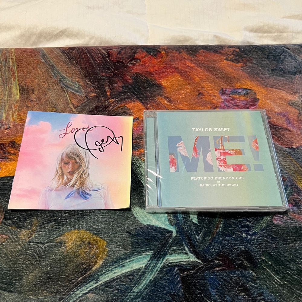 Taylor Swift Signed Lover Booklet W/ ME! Sinlge